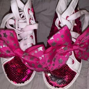 Toddler girls gently worn sequenced sneaker